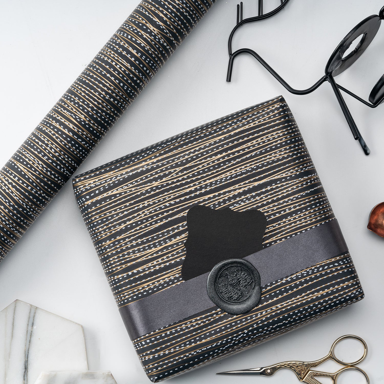 MAYPLUSS Gift Wrapping Paper Roll - 3 Different Black Gold Stripe Desi –  Maypluss